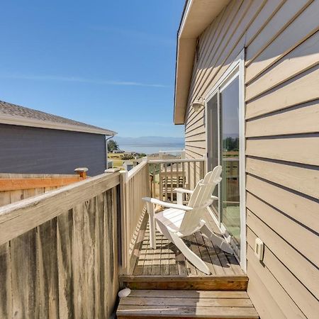 Stunning Home In Coupeville With Deck And Beach Access Экстерьер фото