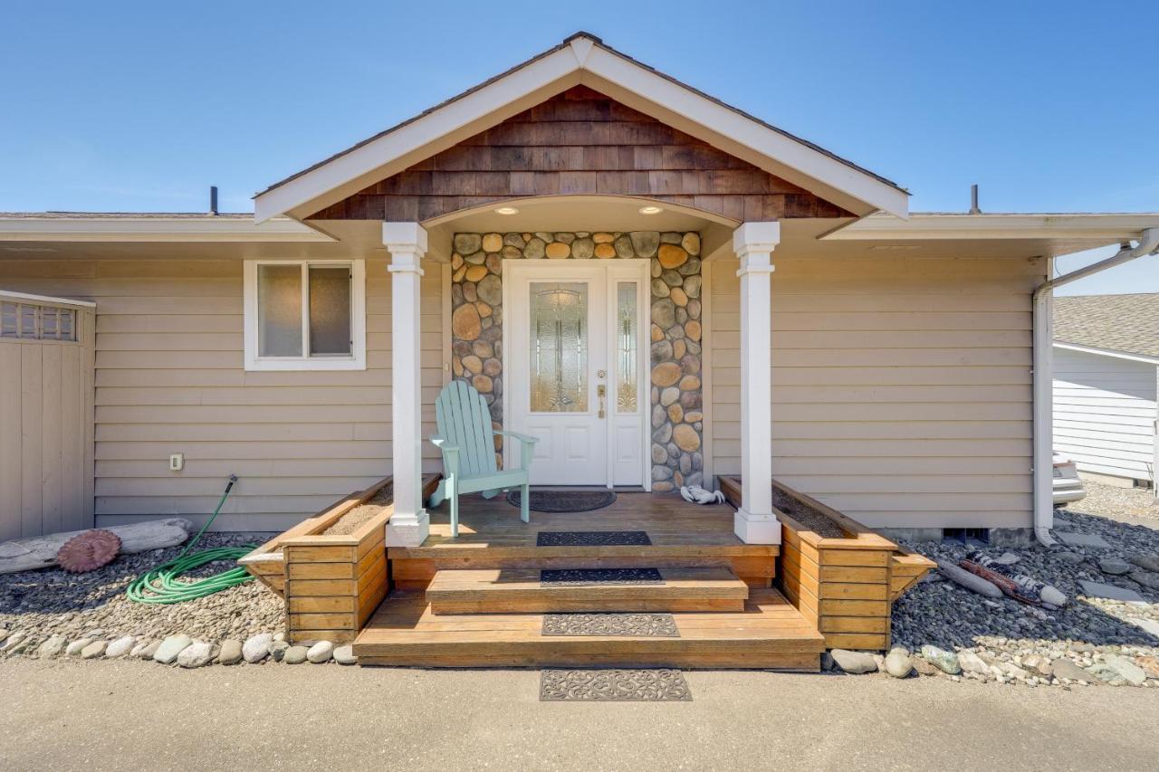Stunning Home In Coupeville With Deck And Beach Access Экстерьер фото