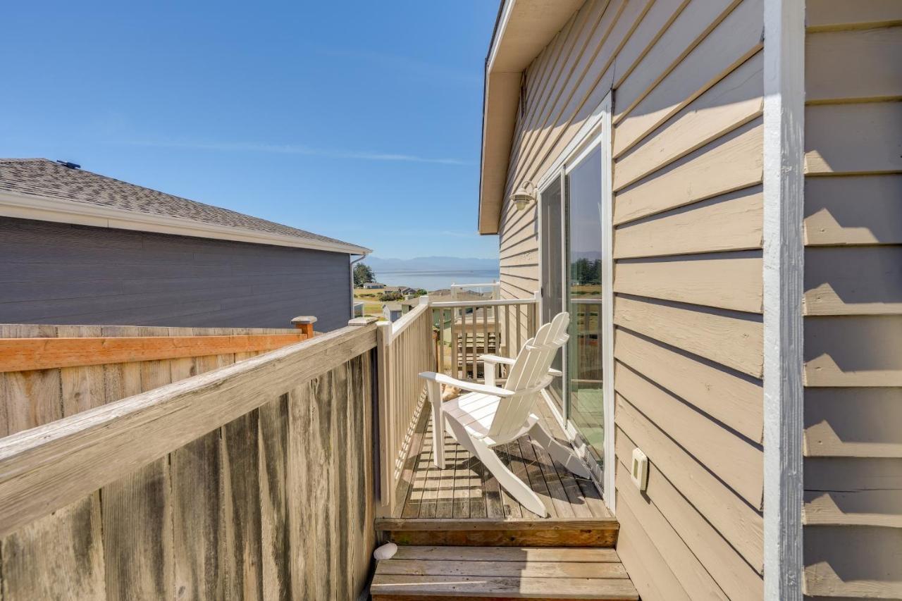 Stunning Home In Coupeville With Deck And Beach Access Экстерьер фото