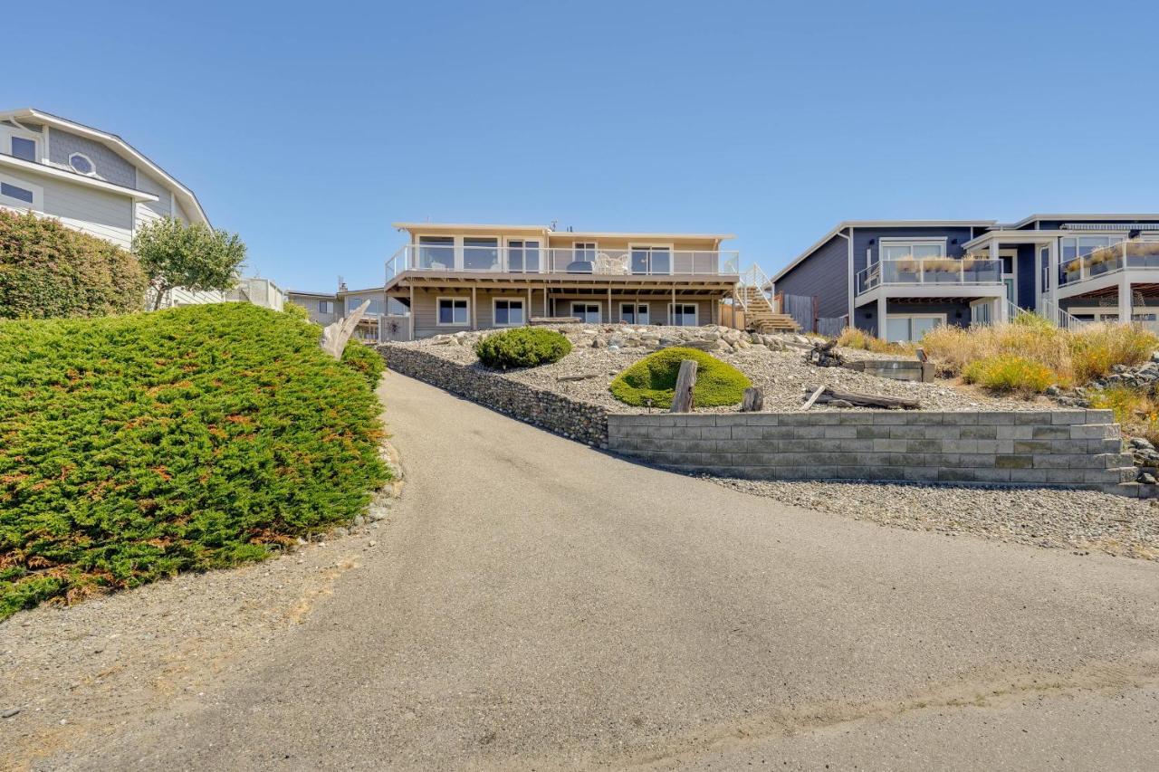 Stunning Home In Coupeville With Deck And Beach Access Экстерьер фото