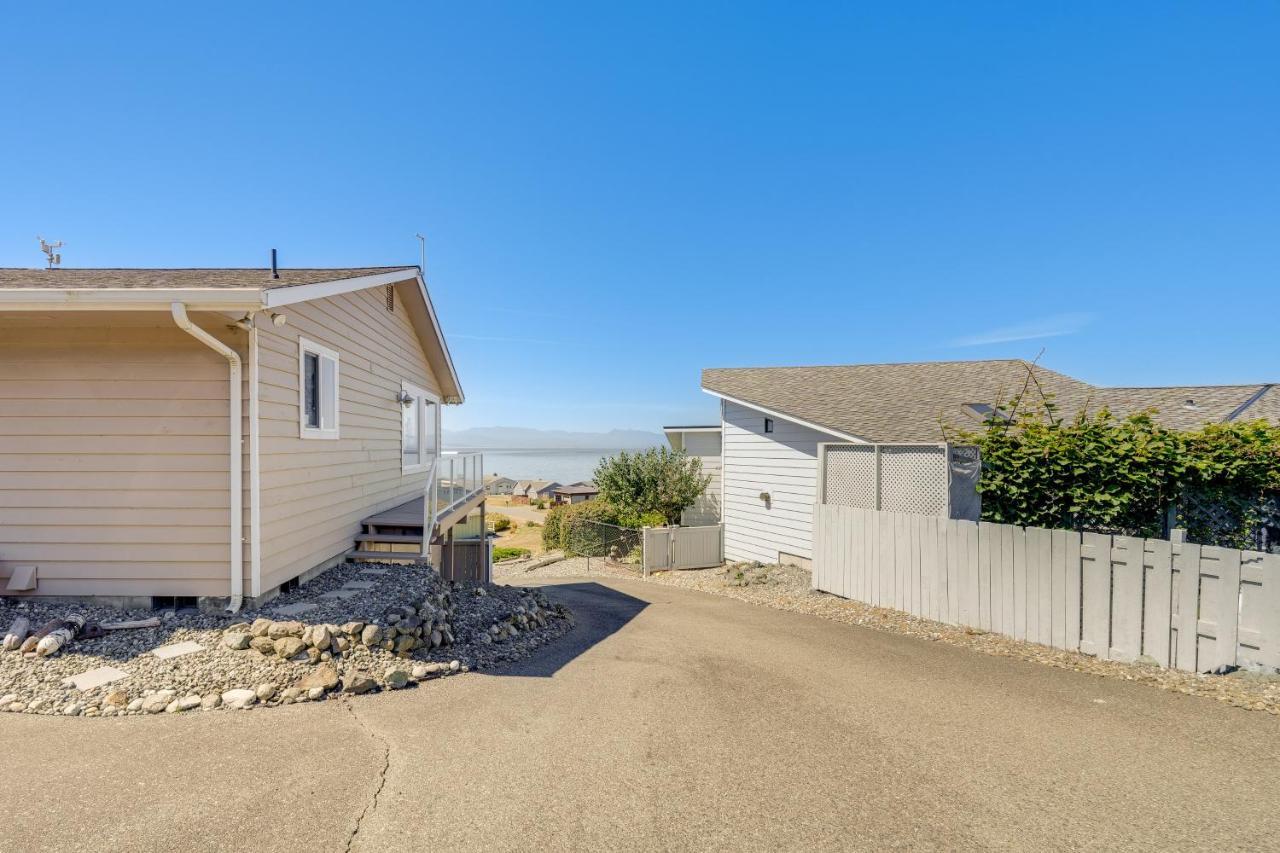 Stunning Home In Coupeville With Deck And Beach Access Экстерьер фото